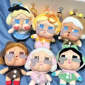 CRYBABY larmes usine vinyle visage poupée en peluche aveugle boîte bulle mart pleurer bébé aveugle b  